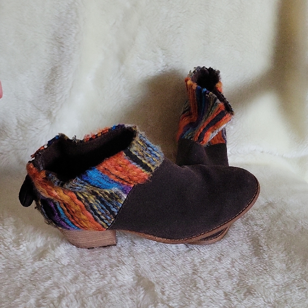 TOMS Leila Boots.vBrown Suede Serape Southwestern Boho. Size 7W.